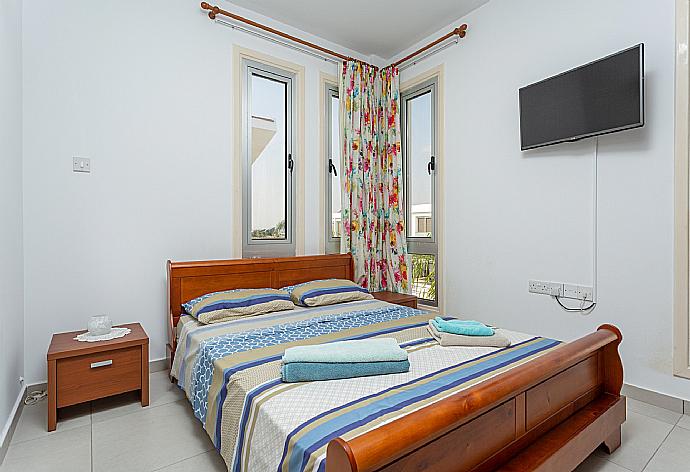 Double bedroom with A/C and satellite TV . - Villa Faros . (Galería de imágenes) }}