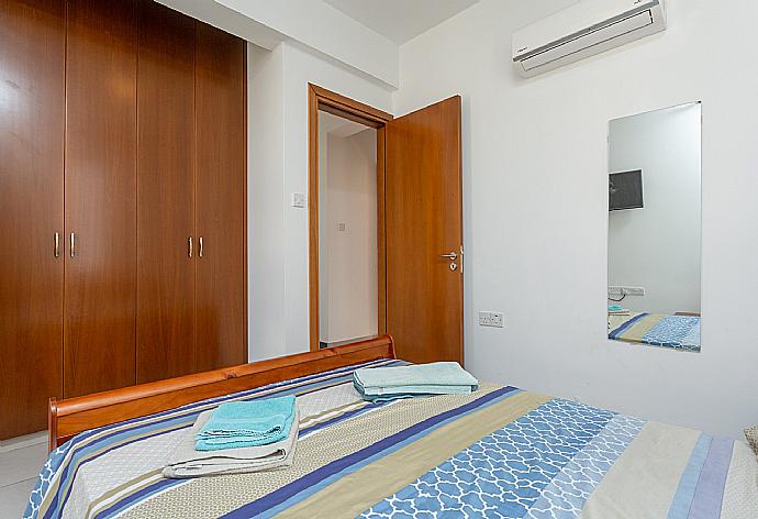 Double bedroom with A/C and satellite TV . - Villa Faros . (Galería de imágenes) }}