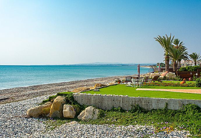 Local beach . - Villa Faros . (Photo Gallery) }}