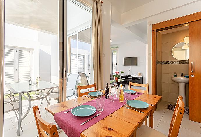 Open-plan living room with sofas, dining area, kitchen, A/C, WiFi internet, satellite TV, and pool terrace access . - Colonian Villa . (Galerie de photos) }}