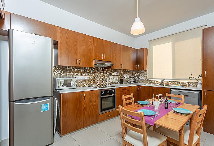 Equipped kitchen . - Colonian Villa . (Fotogalerie) }}