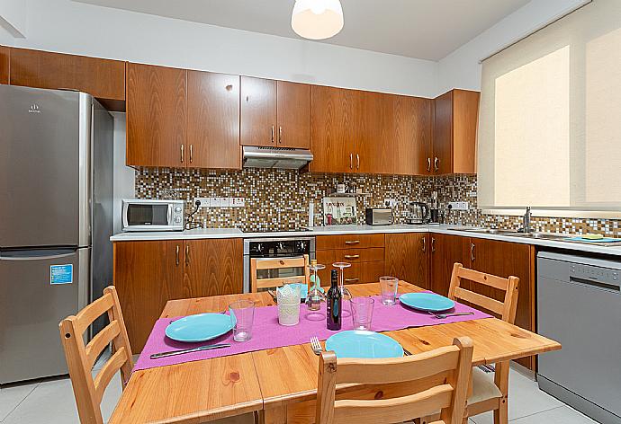 Equipped kitchen . - Colonian Villa . (Fotogalerie) }}