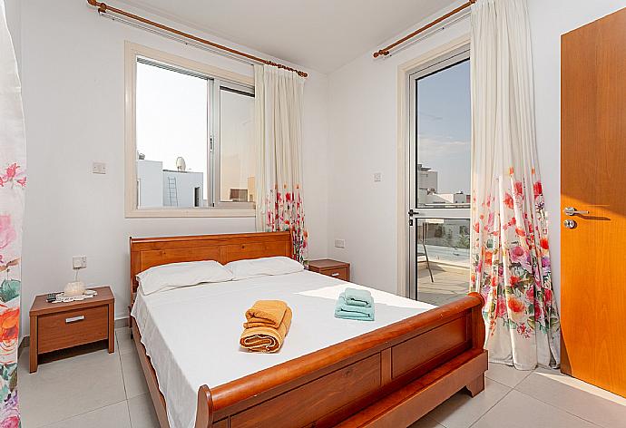 Double bedroom with A/C, satellite TV, and balcony access . - Colonian Villa . (Galleria fotografica) }}