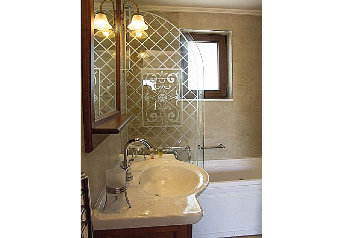 Bathroom with a bath . - Villa Maria . (Photo Gallery) }}