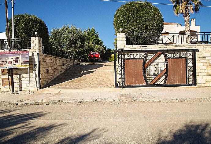 Entrance of the Villa . - Villa Maria . (Photo Gallery) }}