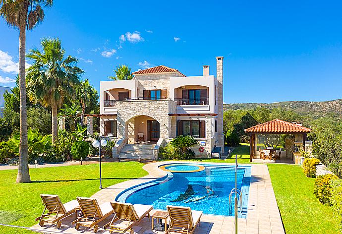 ,Beautiful villa with private pool, terrace, and large garden . - Villa Maria . (Fotogalerie) }}