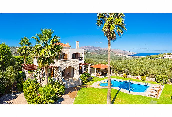 Beautiful villa with private pool, terrace, and large garden . - Villa Maria . (Fotogalerie) }}