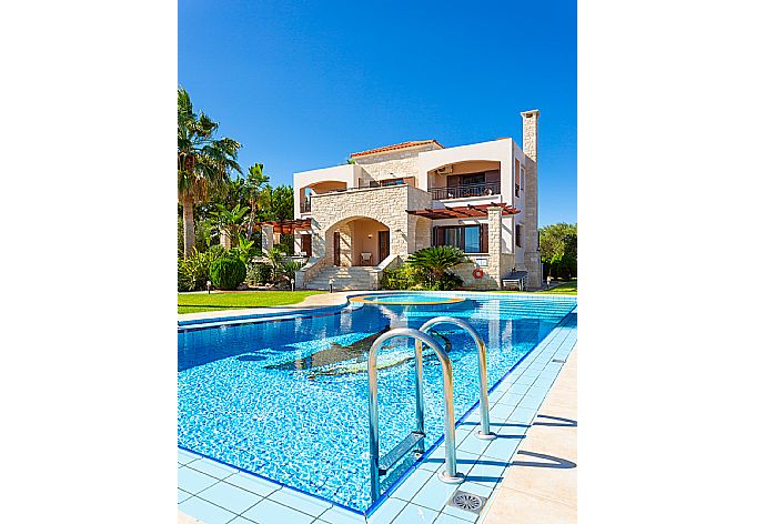 Beautiful villa with private pool, terrace, and large garden . - Villa Maria . (Photo Gallery) }}