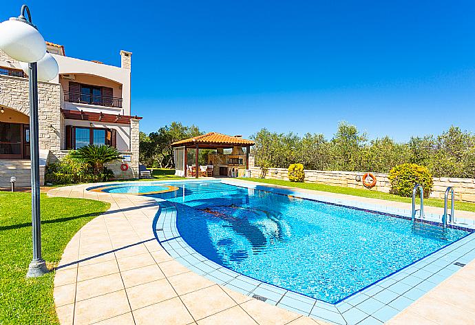 Beautiful villa with private pool, terrace, and large garden . - Villa Maria . (Fotogalerie) }}