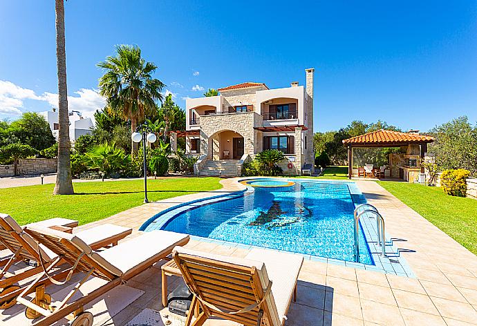 Beautiful villa with private pool, terrace, and large garden . - Villa Maria . (Galleria fotografica) }}