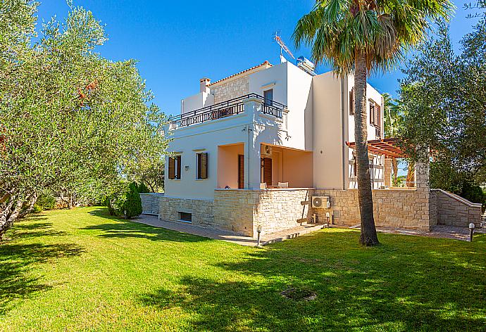 Beautiful villa with large garden . - Villa Maria . (Galería de imágenes) }}