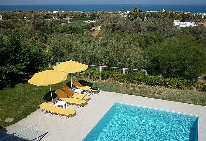 Beautiful villa with private pool, terrace, and lawn . - Yanni Villa 1 . (Галерея фотографий) }}