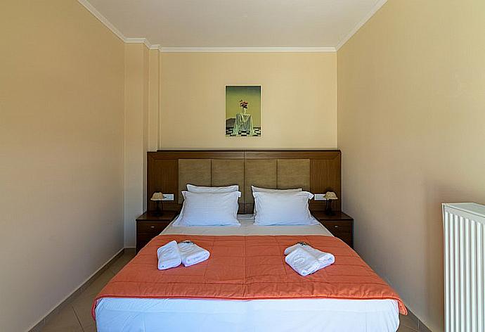 Double bedroom . - Villa Selini 7 . (Photo Gallery) }}