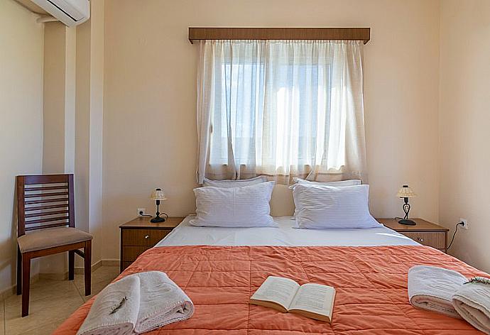 Double bedroom . - Villa Selini 7 . (Photo Gallery) }}