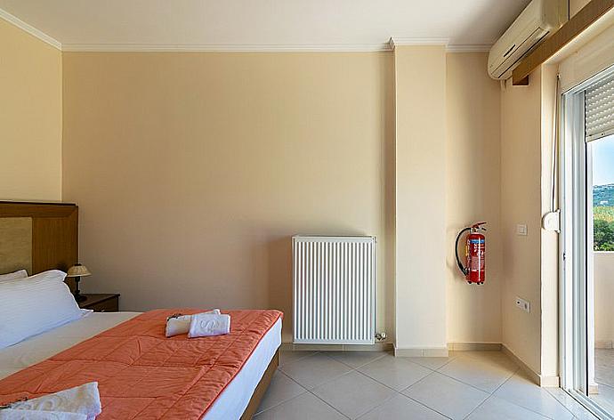 Double bedroom . - Villa Selini 7 . (Galleria fotografica) }}