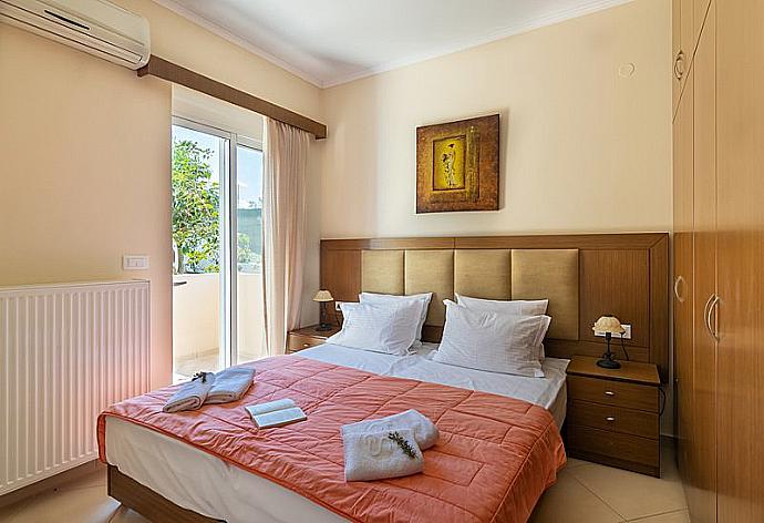 Double bedroom . - Villa Selini 6 . (Photo Gallery) }}