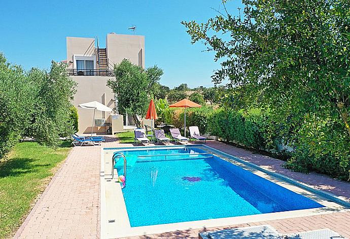 ,Beautiful villa with private pool, terrace, and lawn . - Villa Selini 5 . (Galerie de photos) }}