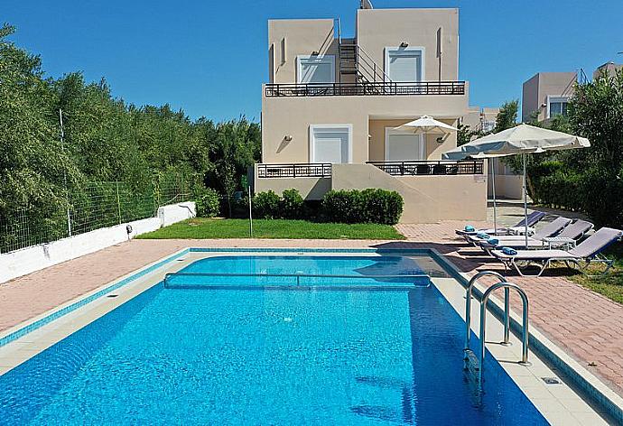 ,Beautiful villa with private pool, terrace, and lawn . - Villa Selini 4 . (Galería de imágenes) }}