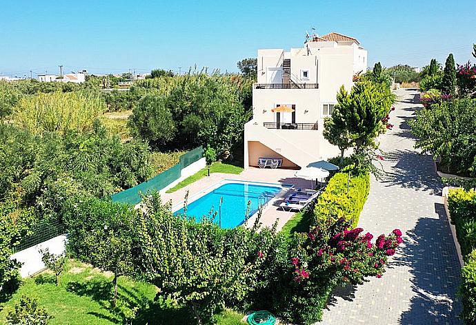 ,Beautiful villa with private pool, terrace, and lawn with sea views . - Villa Selini 3 . (Galería de imágenes) }}