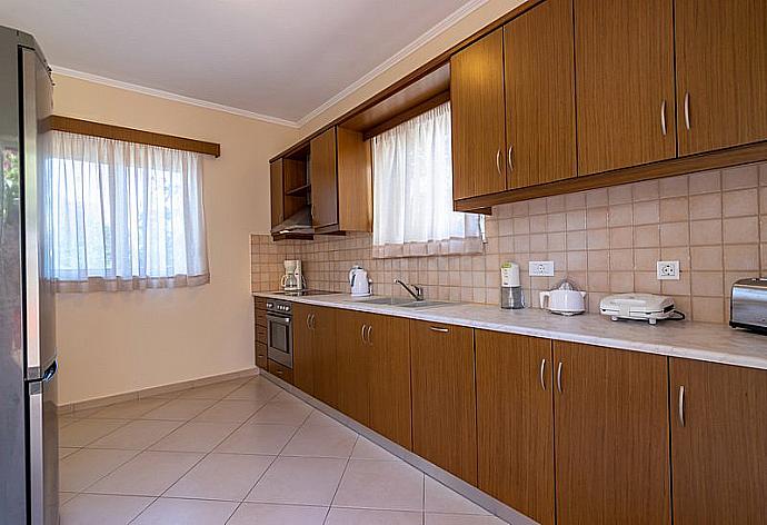 Kitchen  . - Villa Selini 3 . (Fotogalerie) }}