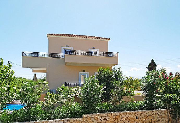 Beautiful villa with private pool, terrace, and lawn . - Villa Selini 2 . (Galería de imágenes) }}