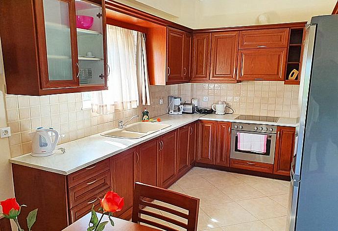 Dining area and  kitchen . - Villa Selini 2 . (Fotogalerie) }}