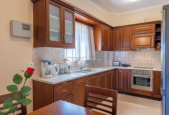 Dining area and  kitchen . - Villa Selini 2 . (Galleria fotografica) }}