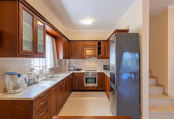 Dining area and  kitchen . - Villa Selini 2 . (Galleria fotografica) }}