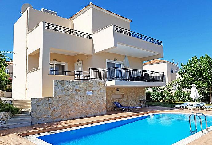 Beautiful villa with private pool, terrace, and lawn . - Villa Selini 1 . (Galería de imágenes) }}