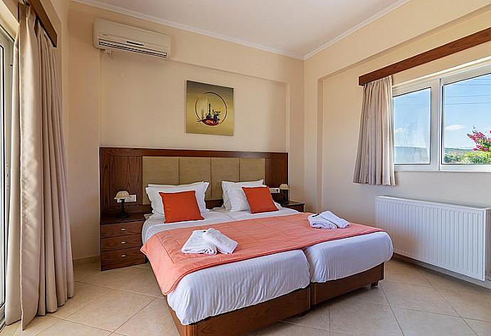 Twin bedroom . - Villa Selini 1 . (Fotogalerie) }}