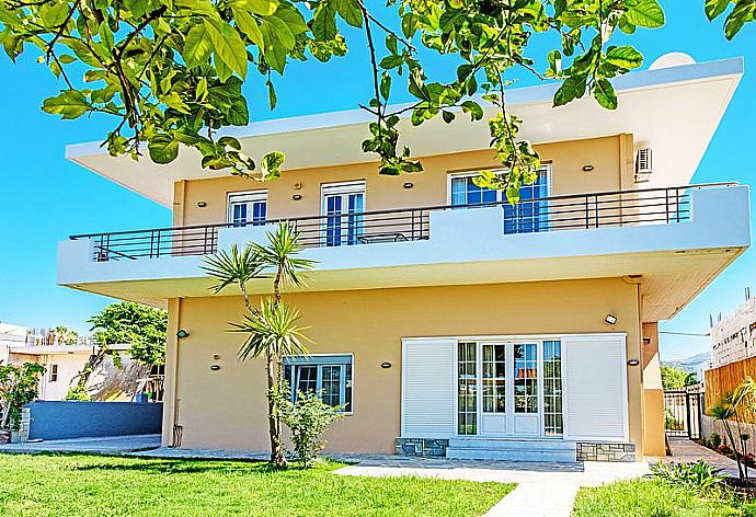 ,Beautiful villa . - Platanias Villa Spyros . (Galerie de photos) }}