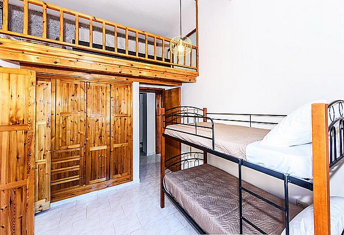 Twin Bedroom  . - Platanias Villa Spyros . (Photo Gallery) }}