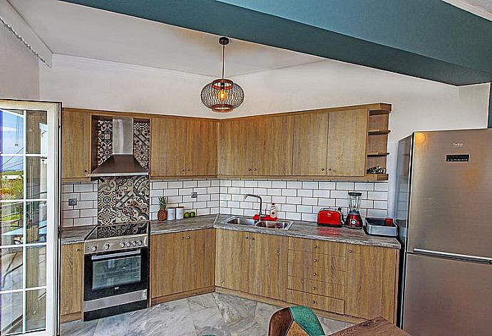 Kitchen  . - Platanias Villa Spyros . (Photo Gallery) }}