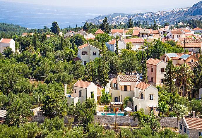 Aerial view of Villa . - Villa Helianthos 1 . (Fotogalerie) }}