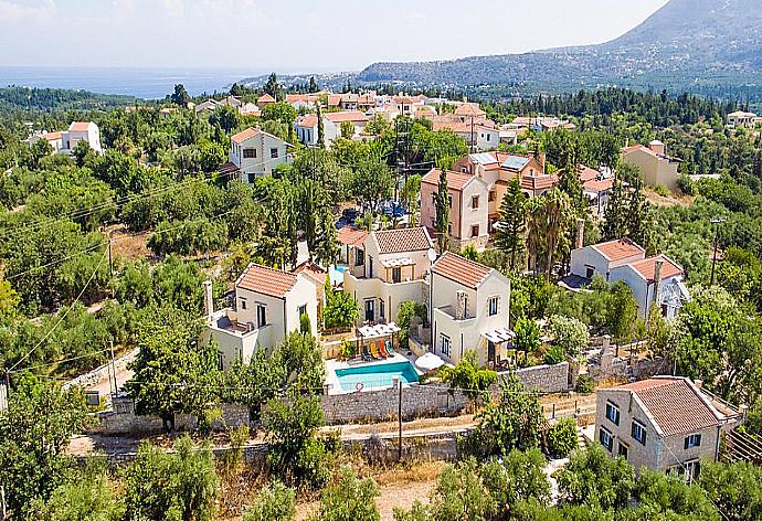 Aerial view of Villa . - Villa Helianthos 1 . (Galería de imágenes) }}