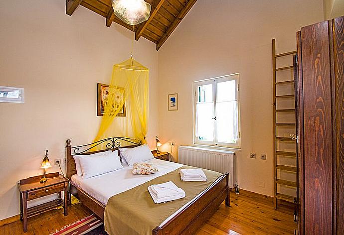 Bedroom with double bed and twin bed on mezzanine, and A/C . - Villa Helianthos 1 . (Photo Gallery) }}