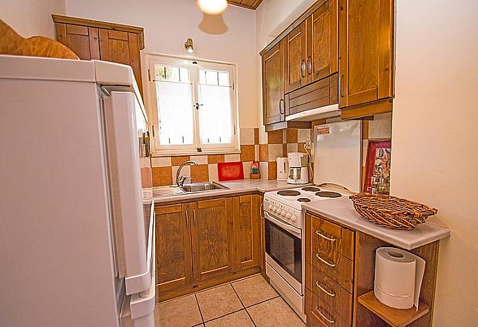 Equipped kitchen . - Villa Helianthos 1 . (Fotogalerie) }}