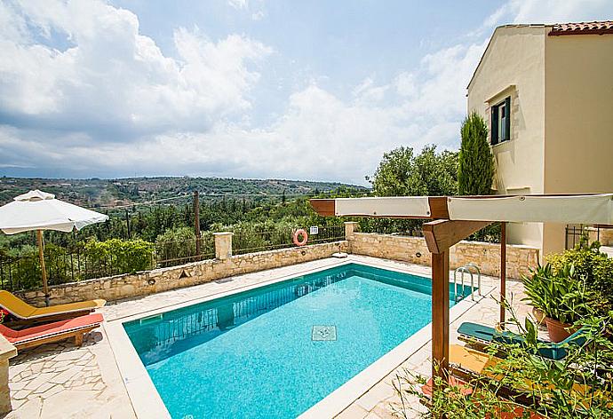 Beautiful Villa with private pool . - Villa Helianthos 2 . (Galerie de photos) }}