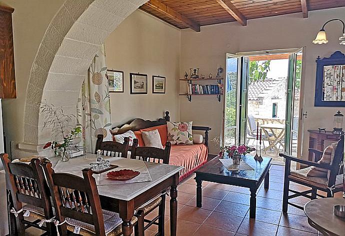 Living room with dining area  . - Villa Helianthos 3 . (Галерея фотографий) }}