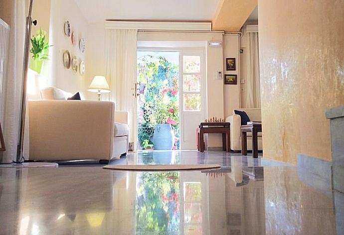 Living room with beautiful furniture  . - Athena Villa . (Fotogalerie) }}