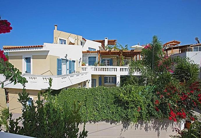 Beautiful villa with private pool  . - Athena Villa . (Galerie de photos) }}