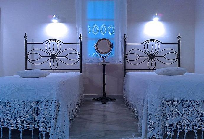 Twin bedroom . - Athena Villa . (Galleria fotografica) }}