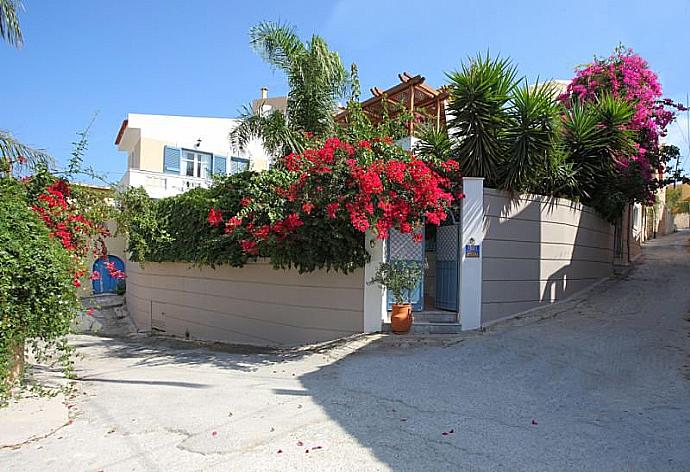 Entrance of Villa . - Athena Villa . (Galería de imágenes) }}