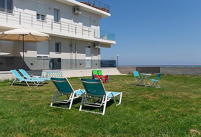 Garden area with sea views . - Sonja Apartment 1 . (Galería de imágenes) }}