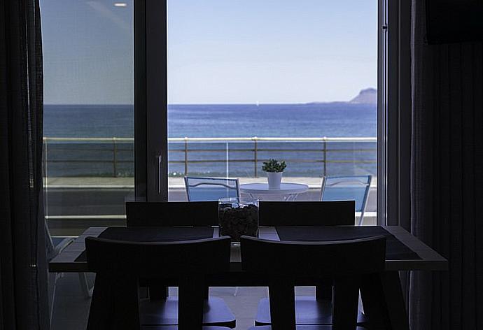 Open-plan living room with sofas, dining area, kitchen, A/C, WiFi internet, satellite TV, and sea views . - Sonja Apartment 1 . (Galleria fotografica) }}