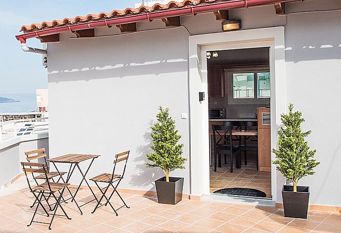 Balcony with outdoor seating . - Mare Civitas Penthouse . (Fotogalerie) }}