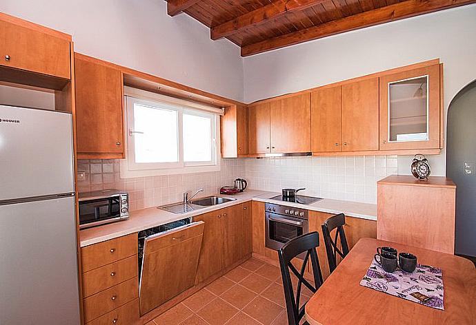 Equipped kitchen . - Mare Civitas Penthouse . (Fotogalerie) }}