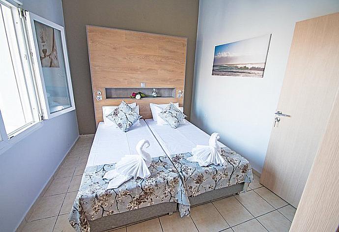 Double bedroom . - Mare Civitas Tribus Apartment . (Photo Gallery) }}