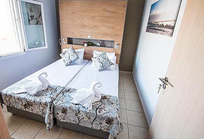 Double bedroom . - Mare Civitas Tribus Apartment . (Photo Gallery) }}