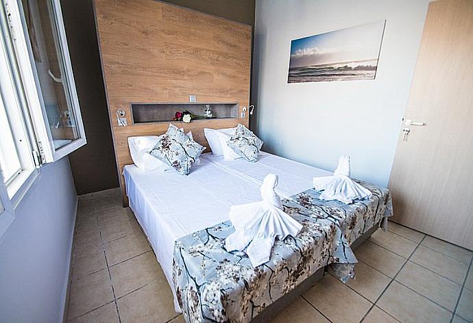 Double bedroom . - Mare Civitas Tribus Apartment . (Photo Gallery) }}